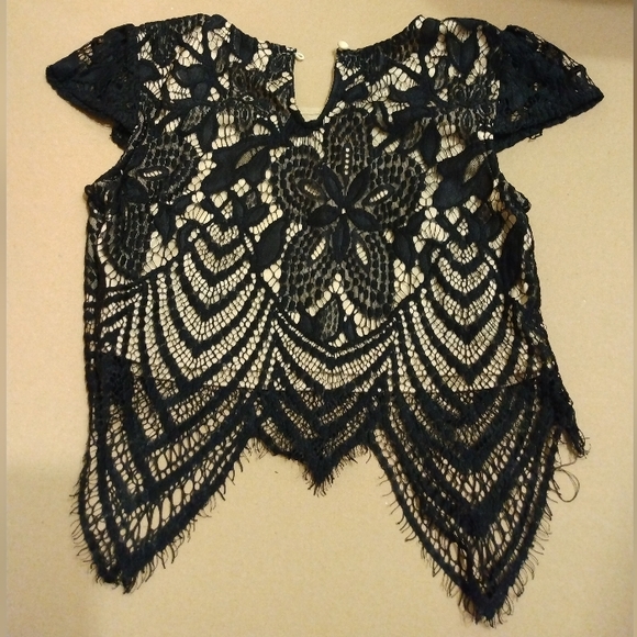 Nellis Black lace crop top - Picture 6 of 6